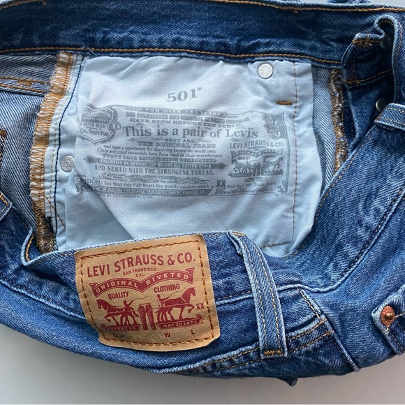 Levi’s Denim Shorts | Size 27 | Medium Wash - Picture 3 of 9